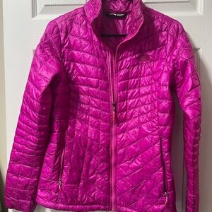 The North Face Women's Fuchsia Puffer Jacket size SP